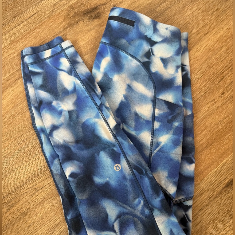 Lululemon Leggings w/ Pockets 28” RARE COLOR